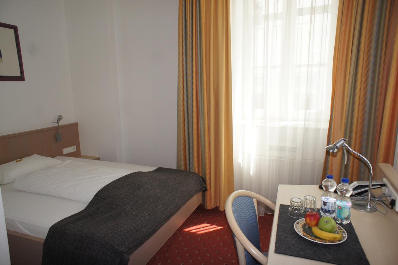 Steiners Hotel Airport-Messe Estugarda Exterior foto