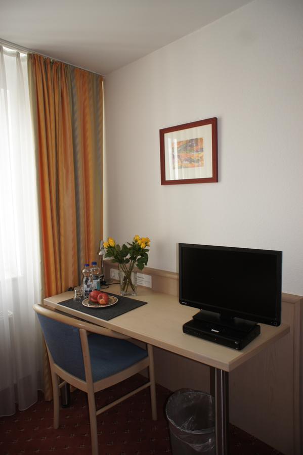 Steiners Hotel Airport-Messe Estugarda Exterior foto